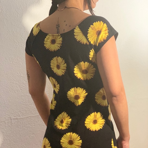 Dress - Picture 3 of 3